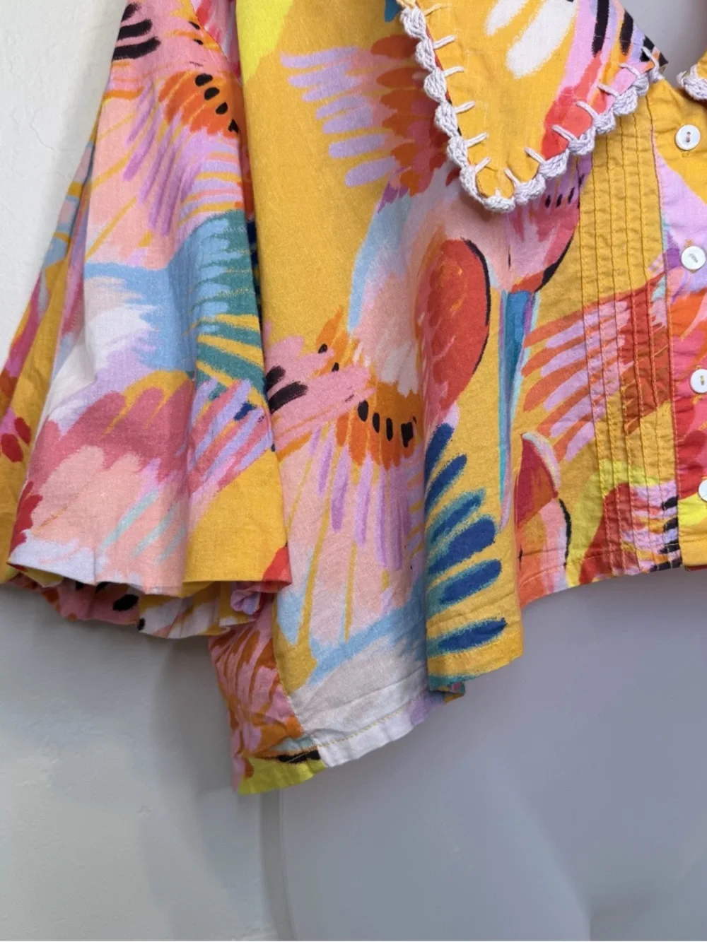 FARM Rio Neon Macaws Multicolor Button Front Scalloped Collar Cropped Top Blouse - Picture 7 of 16